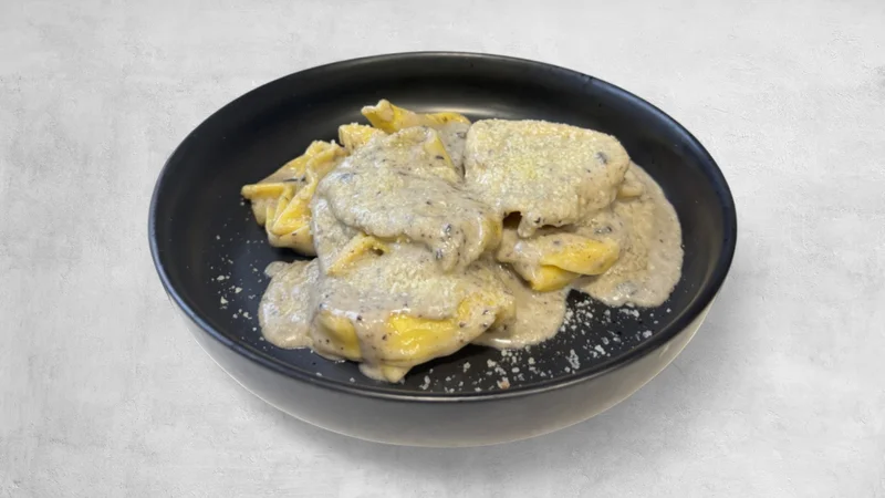Tortelloni Giganti Ripieni Con Porcini E Salsa Tartufata 2 Tortelloni Giganti Ripieni Con Porcini E Salsa Tartufata - Image 2